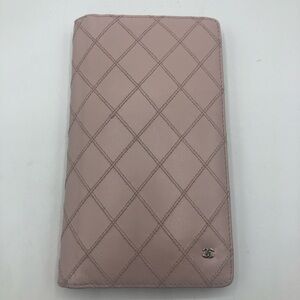 CHANEL Blush Quilted Leather Wallet